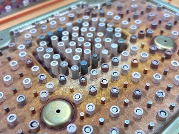 唯思特VC均溫板整列機：以精密物理邏輯，實現多規格銅柱與粉環的高可靠性排列