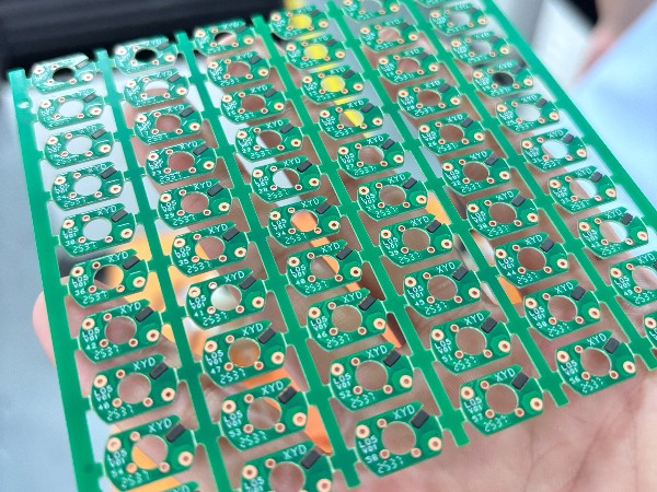 唯思特整列機：PCB板插針自動化解決方案