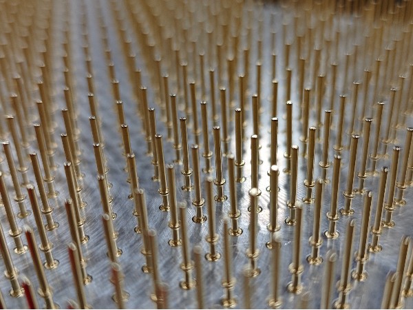 PIN針\探針擺盤太耗時？唯思特整列機(jī)解決生產(chǎn)擺盤難題！