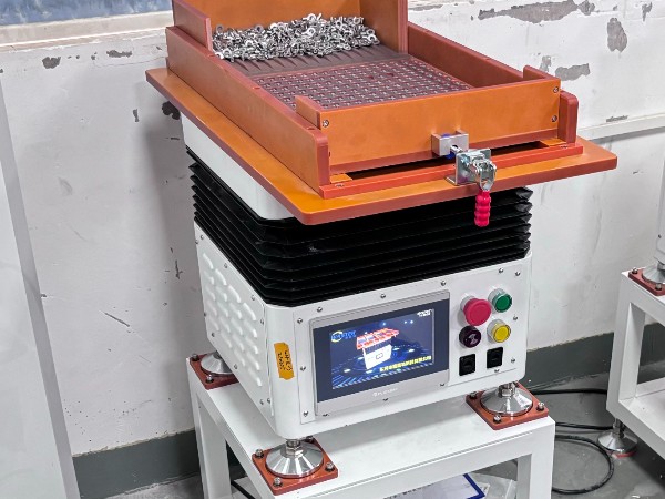 破解噴涂治具精準(zhǔn)上料難題：唯思特整列機(jī)在汽車零部件行業(yè)的創(chuàng)新應(yīng)用實(shí)錄