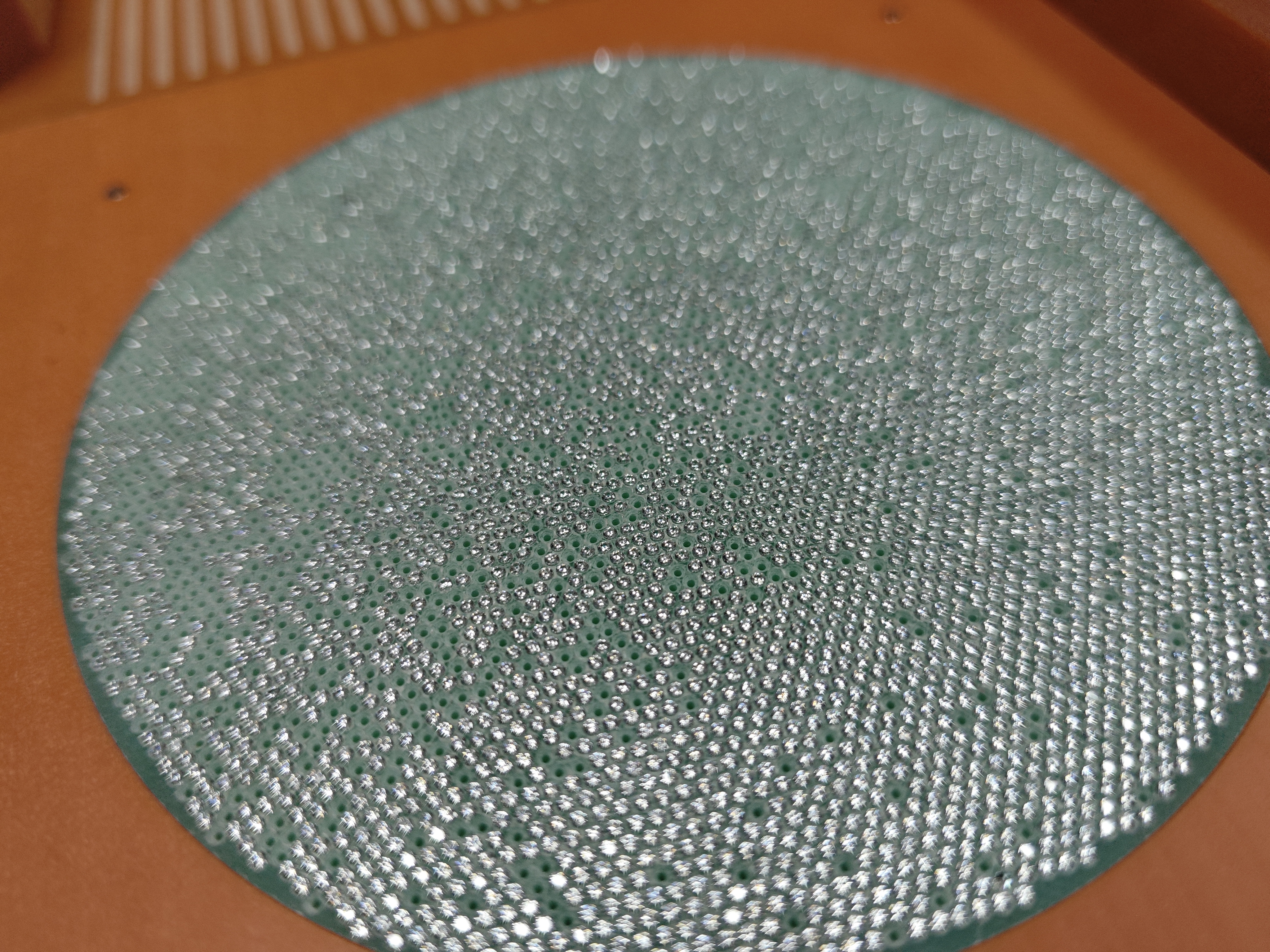 珠寶排列解決方案——唯思特整列機在鋯石自動排列中的應用