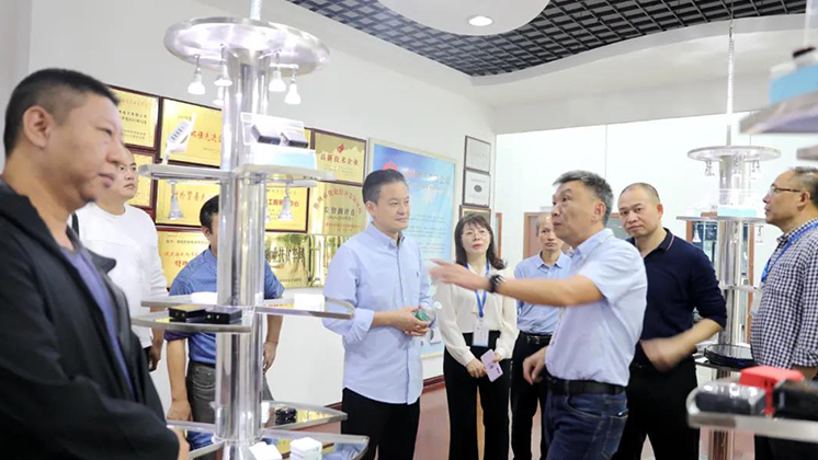 市政協(xié)副主席、九三學(xué)社郴州市委主委潘執(zhí)坤一行調(diào)研炬神電子