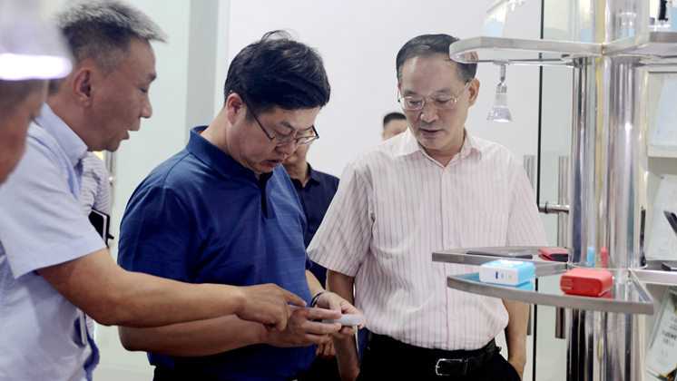 市委常委、副市長徐懷好走訪炬神電子 ：全力、熱情、周到提供服務