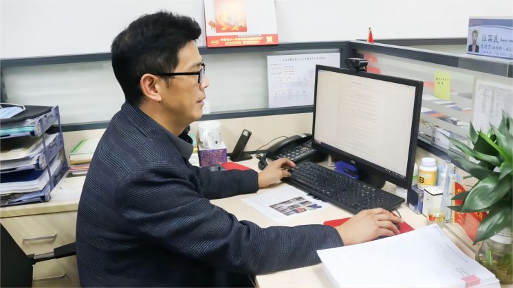 伍國(guó)良，“卷王”實(shí)錘了！